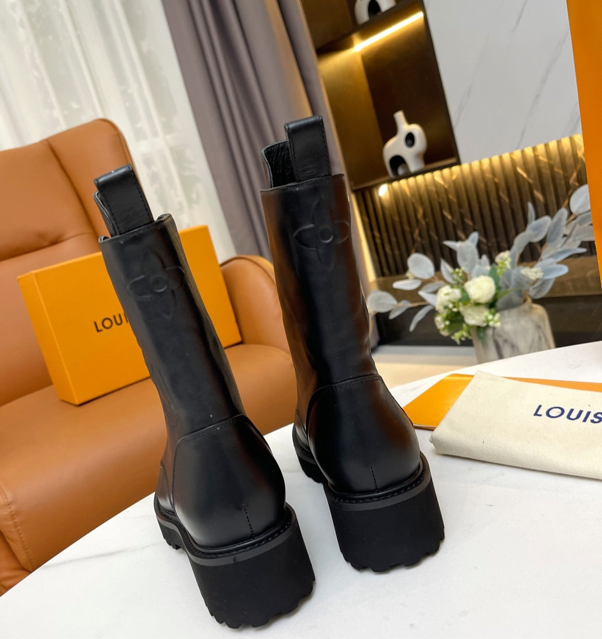 New woman LV boots